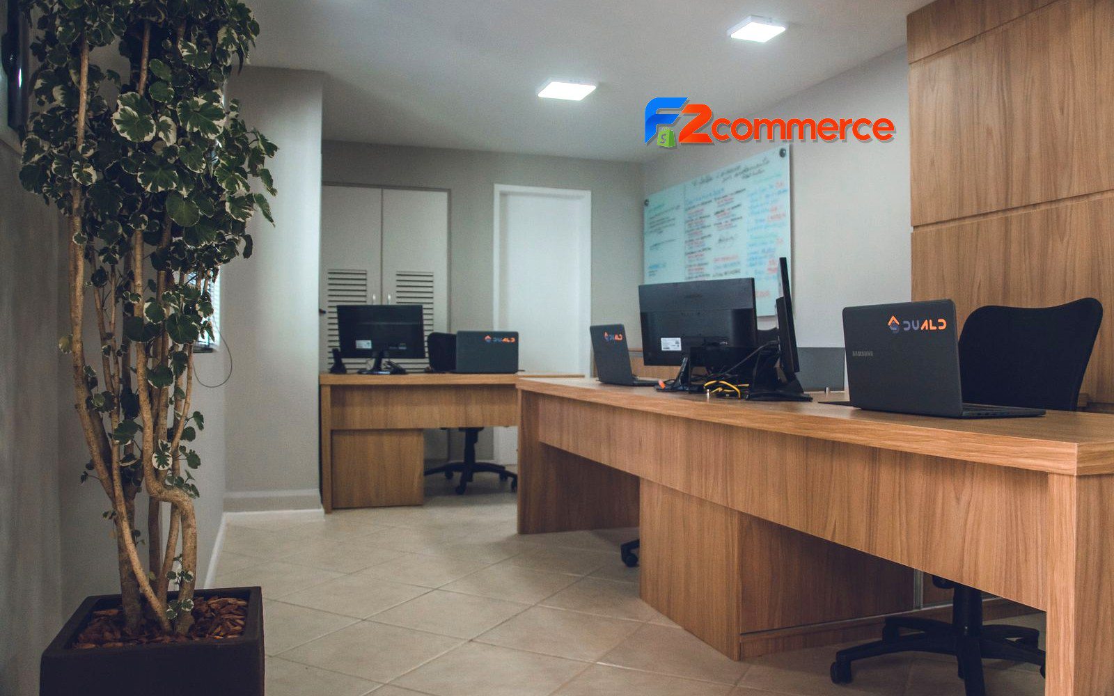 F2commerce office workspace